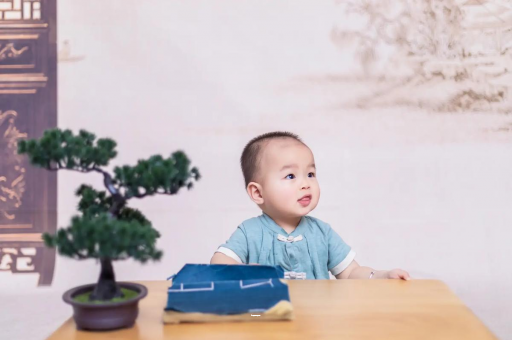 百色三个月宝宝抬头不稳 百色三个月宝宝抬头不稳