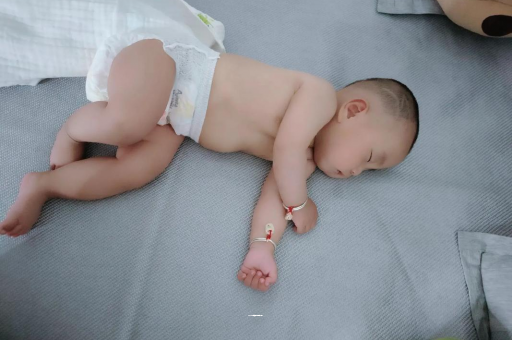 百色宝宝几个月可以吃水果